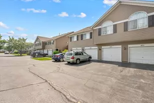 453 Village Creek Dr, Lake in the Hills, IL 60156 - Photo 32