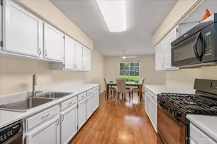 453 Village Creek Dr, Lake in the Hills, IL 60156 - Photo 12