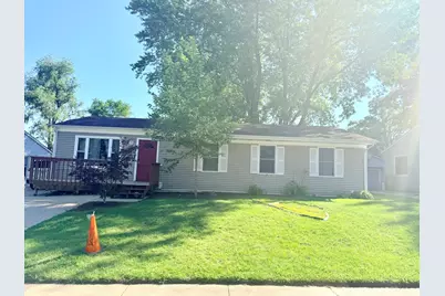 419 Singapore Lane, Carpentersville, IL 60110 - Photo 2