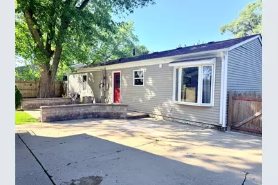 419 Singapore Lane, Carpentersville, IL 60110 - Photo 4