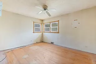 8733 S Ridgeland Ave, Chicago, IL 60617 - Photo 12