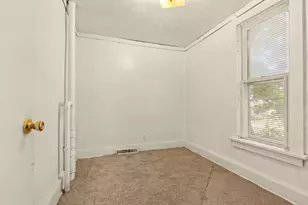 1107 Ashland Ave, Rockford, IL 61101 - Photo 8