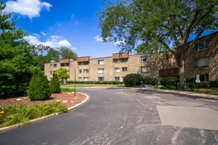 2600 Brookwood Way Dr, Rolling Meadows, IL 60008 - Photo 2