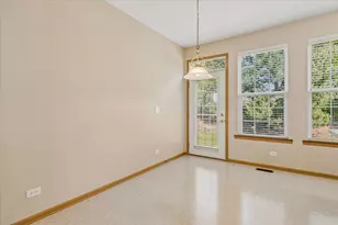 350 Woodhill Dr, Carol Stream, IL 60188 - Photo 10