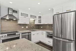 110 E Delaware Pl, Chicago, IL 60611 - Photo 2