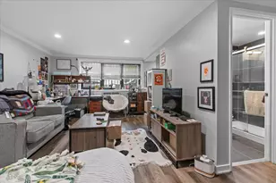 541 W Oakdale Ave, Chicago, IL 60657 - Photo 4