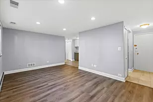 541 W Oakdale Ave, Chicago, IL 60657 - Photo 8