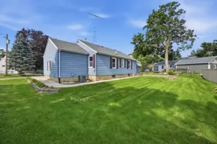 10 Lincoln Ave, East Dundee, IL 60118 - Photo 2