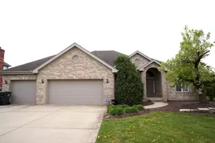 8566 Huckins Dr, Frankfort, IL 60423 - Photo 1