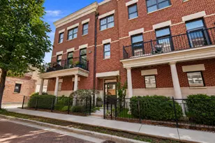 1815 S Prairie Pkwy, Chicago, IL 60616 - Photo 1