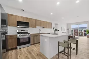 302 Miller Dr, North Aurora, IL 60542 - Photo 4