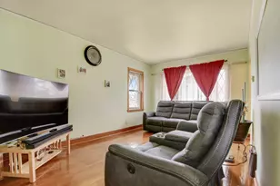 5551 S Kenneth Ave, Chicago, IL 60629 - Photo 2