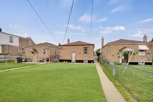 5551 S Kenneth Ave, Chicago, IL 60629 - Photo 14