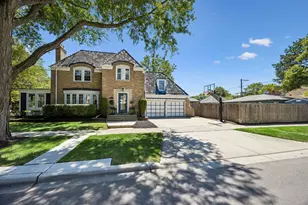 1049 N Elmwood Ave, Oak Park, IL 60302 - Photo 1