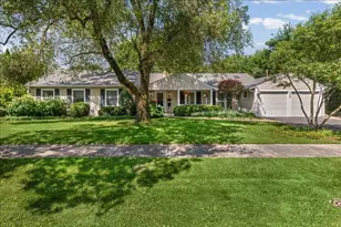 320 Thackeray Ln, Northfield, IL 60093 - Photo 1