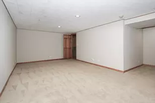 1985 Sandy Creek Dr, Elgin, IL 60123 - Photo 22