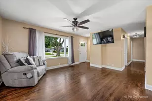 763 Westgate Dr, Aurora, IL 60506 - Photo 2