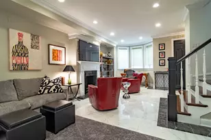 111 W Elm St, Chicago, IL 60610 - Photo 2