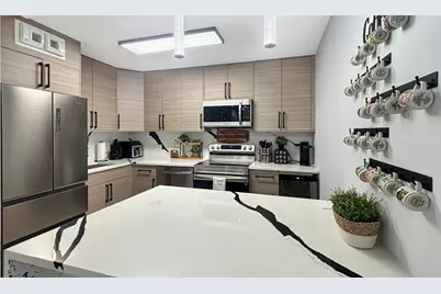 3550 N Lake Shore Drive #817, Chicago, IL 60657 - Photo 6