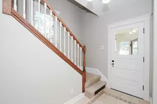 633 Lillie St, Elgin, IL 60120 - Photo 4