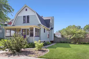 633 Lillie St, Elgin, IL 60120 - Photo 2
