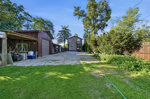 2007 34th St, Zion, IL 60099 - Photo 2
