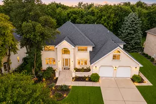 6722 Sweetbriar Ln, Darien, IL 60561 - Photo 8