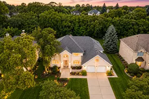 6722 Sweetbriar Ln, Darien, IL 60561 - Photo 10