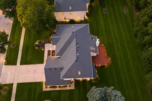 6722 Sweetbriar Ln, Darien, IL 60561 - Photo 12