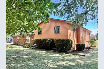 640 Fairway Lane, Sycamore, IL 60178 - Photo 2