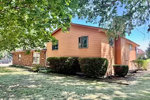 640 Fairway Ln, Sycamore, IL 60178 - Photo 2