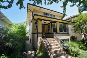 830 N Harvey Ave, Oak Park, IL 60302 - Photo 1