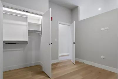 2475 W Foster Avenue #206, Chicago, IL 60625 - Photo 6