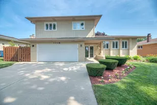 1338 W Holtz Ave, Addison, IL 60101 - Photo 1