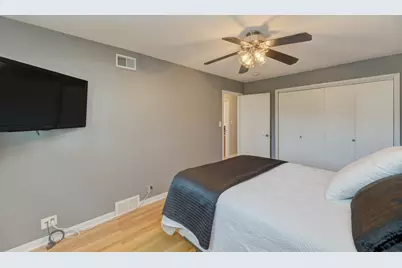 1338 W Holtz Avenue, Addison, IL 60101 - Photo 32