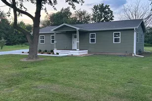 422 E 5th Ave, Rankin, IL 60960 - Photo 6