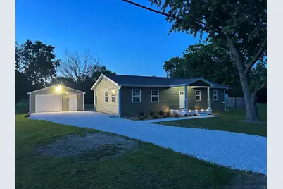 422 E 5th Avenue, Rankin, IL 60960 - Photo 2