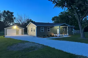 422 E 5th Ave, Rankin, IL 60960 - Photo 2