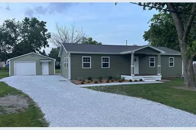422 E 5th Avenue, Rankin, IL 60960 - Photo 1