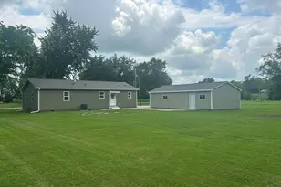 422 E 5th Ave, Rankin, IL 60960 - Photo 8