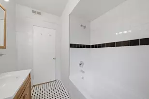 5706 N Maplewood Ave, Chicago, IL 60659 - Photo 26