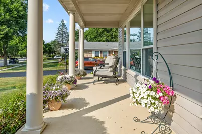 135 Cloverdale Lane, Schaumburg, IL 60194 - Photo 4
