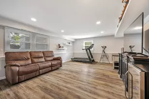 135 Cloverdale Ln, Schaumburg, IL 60194 - Photo 28