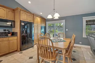 135 Cloverdale Ln, Schaumburg, IL 60194 - Photo 14