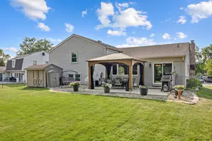 135 Cloverdale Ln, Schaumburg, IL 60194 - Photo 30