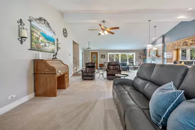 135 Cloverdale Lane, Schaumburg, IL 60194 - Photo 8