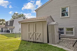 135 Cloverdale Ln, Schaumburg, IL 60194 - Photo 36