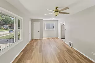 2110 Delaware Rd, Waukegan, IL 60087 - Photo 2