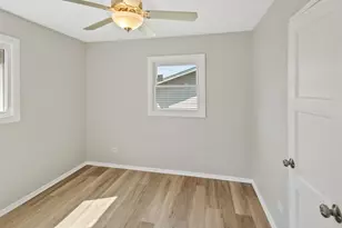 2110 Delaware Rd, Waukegan, IL 60087 - Photo 10