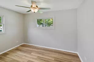 2110 Delaware Rd, Waukegan, IL 60087 - Photo 12